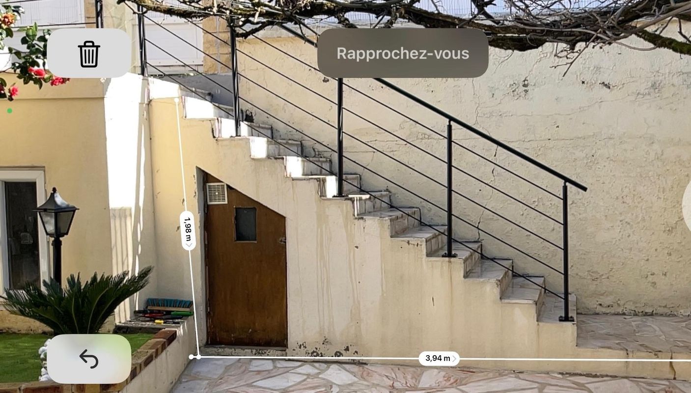 Escalier abîmé avant rénovation